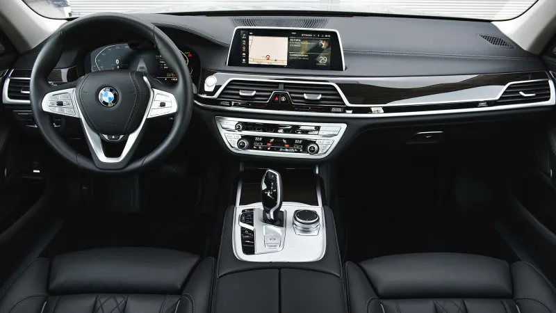 BMW 750 i xDrive Image 8