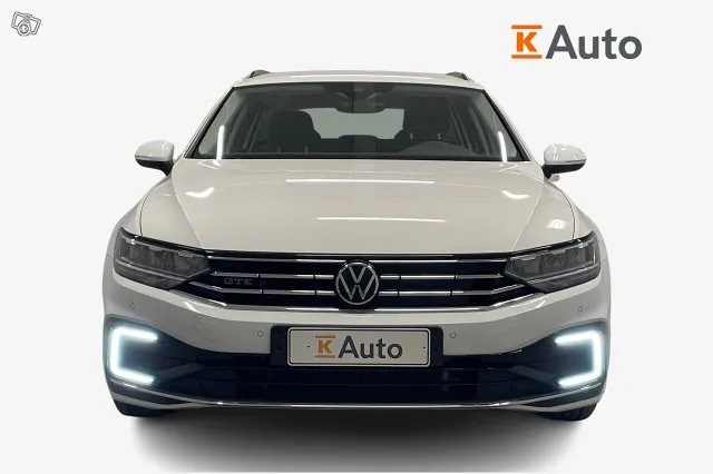 Volkswagen Passat Variant GTE Plug-In Hybrid 160 kW DSG-auto Image 4