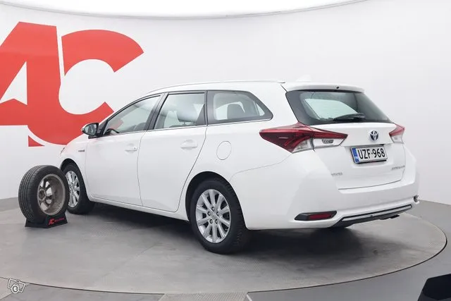 Toyota Auris Touring Sports 1,8 Hybrid Active - / Navi / Kamera / Merkki huoltokirja / Led-valot / Image 3